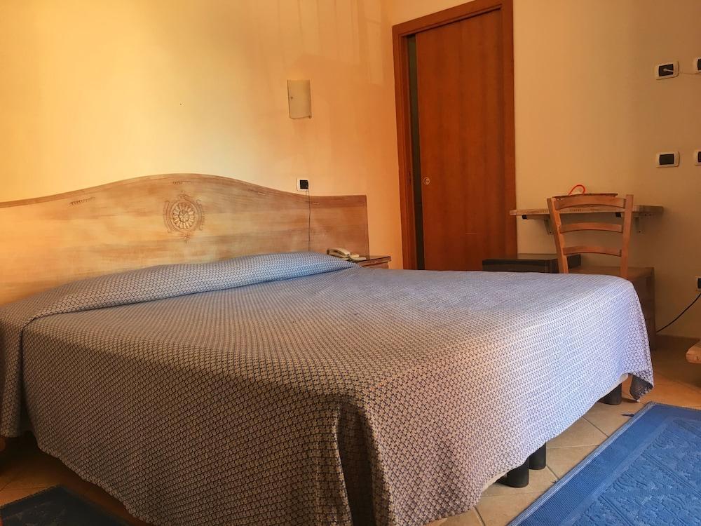 Hotel Delle Isole لا ماداّلينا المظهر الخارجي الصورة