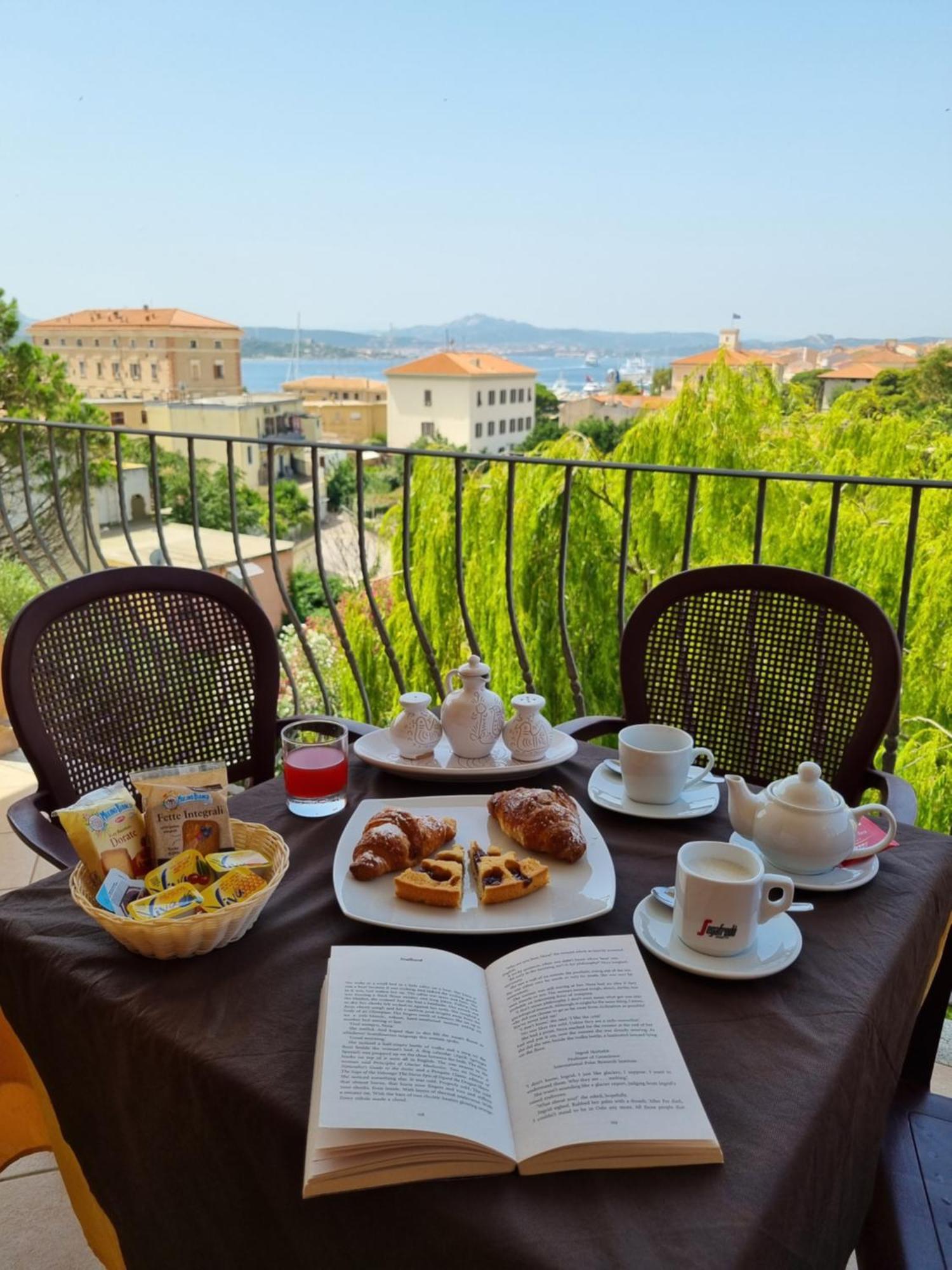 Hotel Delle Isole لا ماداّلينا المظهر الخارجي الصورة