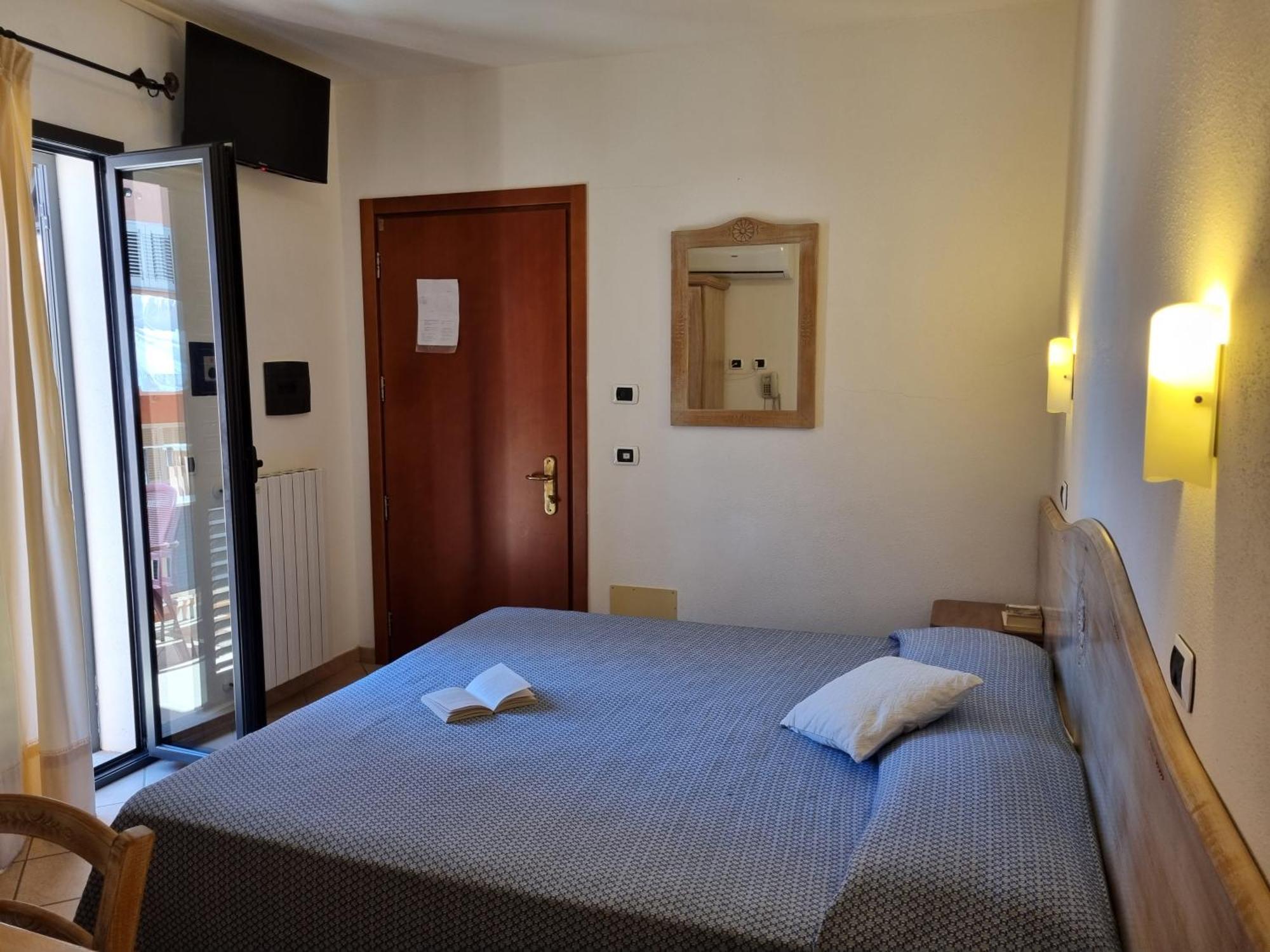 Hotel Delle Isole لا ماداّلينا المظهر الخارجي الصورة